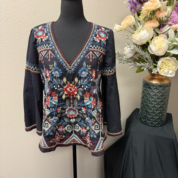 Johnny Was Tops - Johnny Was Workshop Embroidered Boho V Neck Cotton Top Size Small